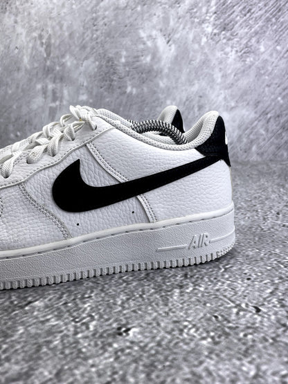 Nike Air Force 1 Low '07 White Black — buty sportowe damskie w bardzo dobrym stanie rozmiar 39, opcjonalne zdjęcie 1