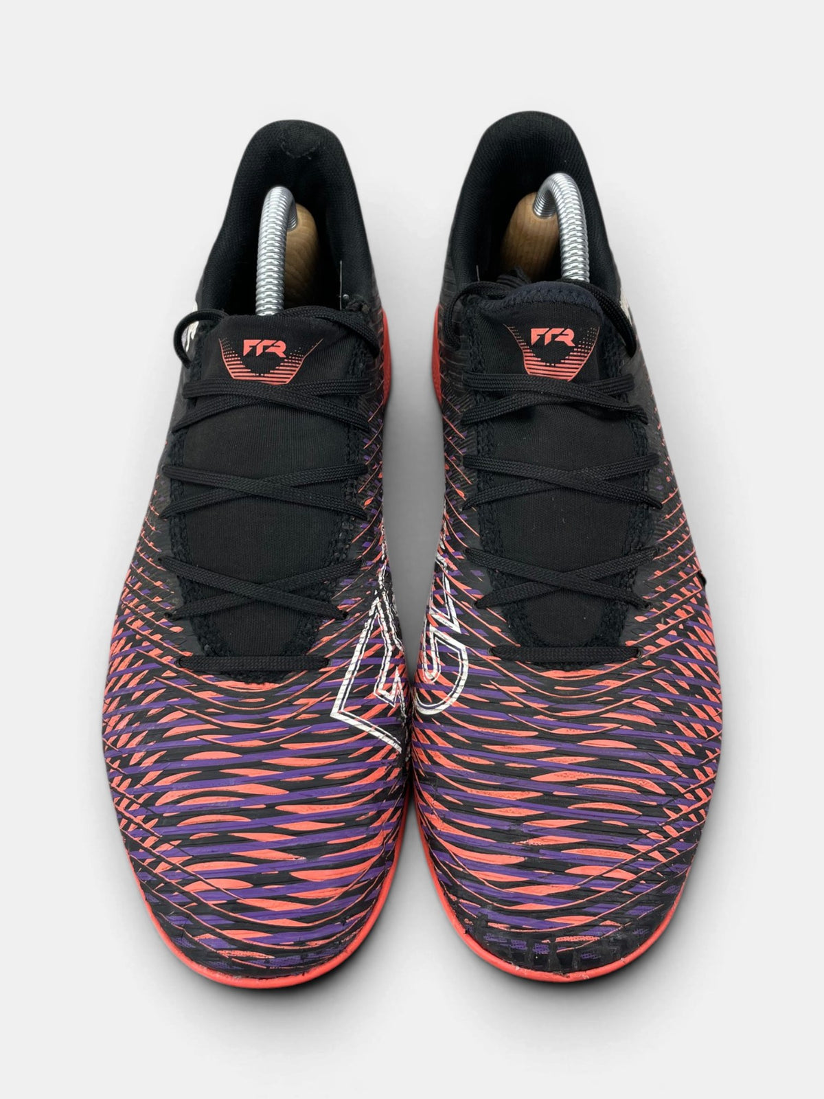 Puma Future 8 Play It Unlimited Pack — buty sportowe męskie w bardzo dobrym stanie rozmiar 43, zewnętrzny panel prawego buta