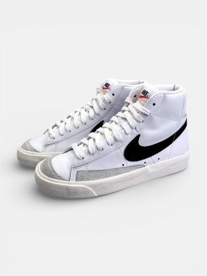 Nike Blazer Mid '77 White Black — buty sportowe damskie w bardzo dobrym stanie rozmiar 38.5, widok z boku