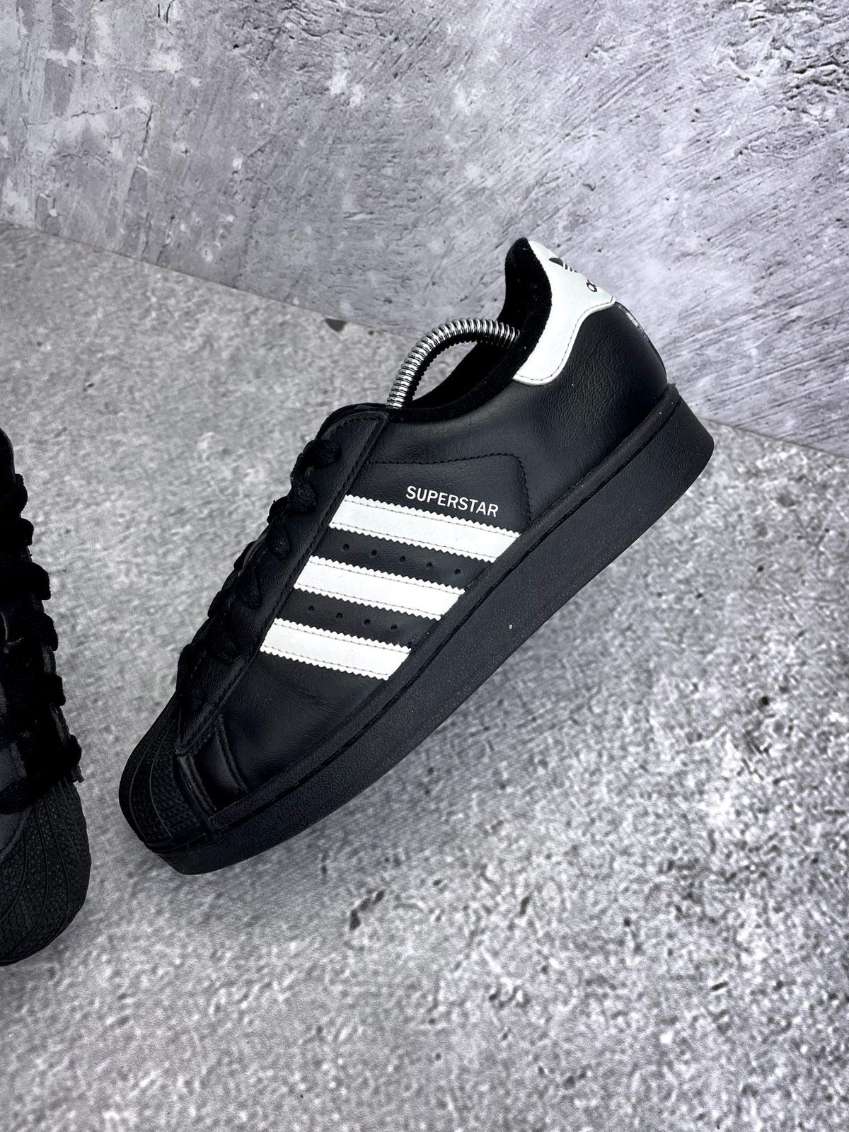 Adidas Superstar II — buty sportowe damskie w bardzo dobrym stanie rozmiar 38 2/3, zewnętrzny panel lewego buta