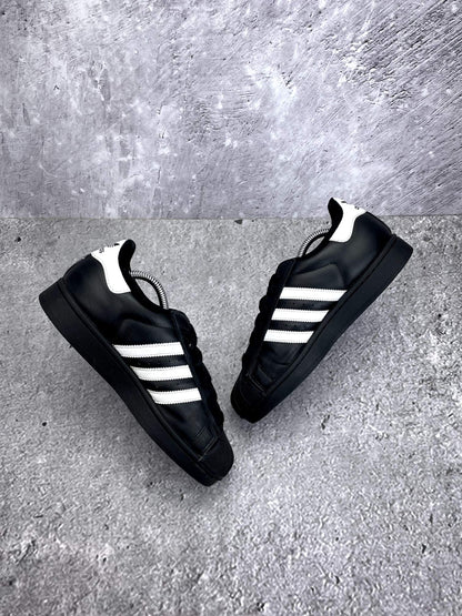 Adidas Superstar II — buty sportowe damskie w bardzo dobrym stanie rozmiar 38 2/3, widok z góry na wewnętrzną stronę butów