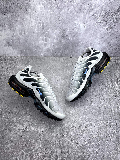 Nike Air Max Plus Pure Platinum University Blue — buty sportowe męskie w bardzo dobrym stanie rozmiar 42.5, widok z góry na wewnętrzną stronę butów