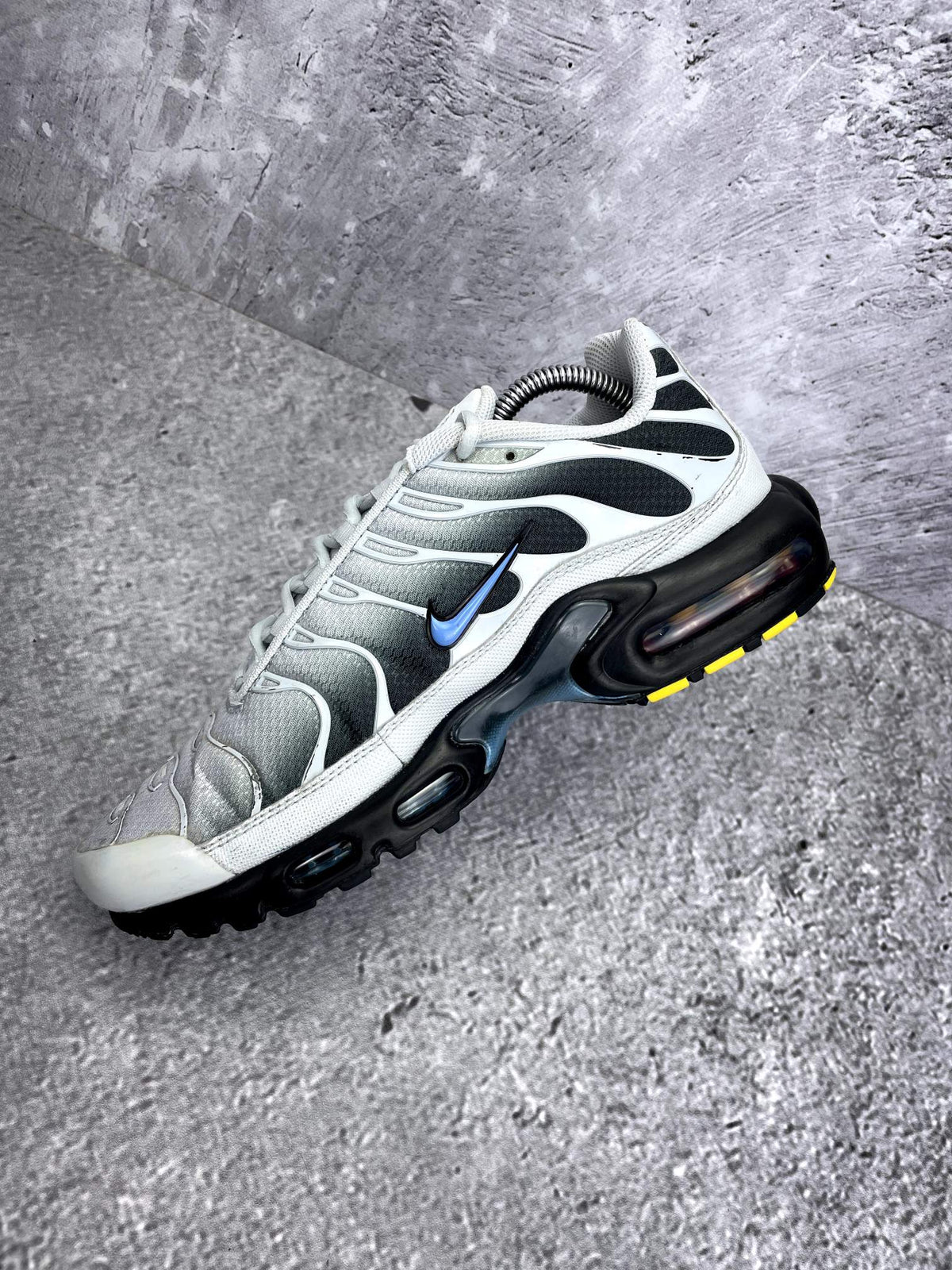 Nike Air Max Plus Pure Platinum University Blue — buty sportowe męskie w bardzo dobrym stanie rozmiar 42.5, wewnętrzny panel prawego buta