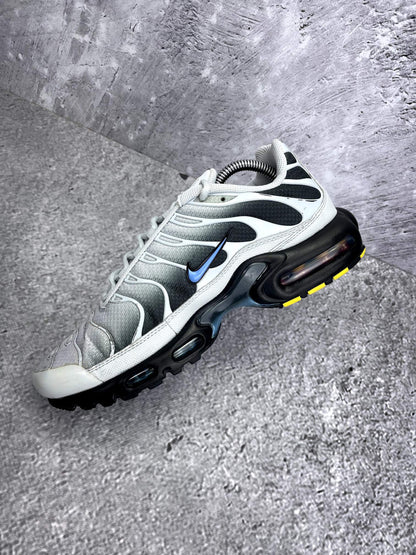 Nike Air Max Plus Pure Platinum University Blue — buty sportowe męskie w bardzo dobrym stanie rozmiar 42.5, wewnętrzny panel prawego buta