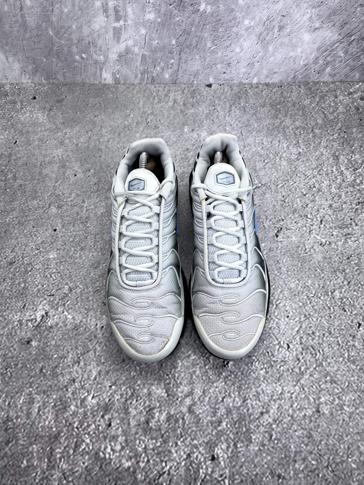Nike Air Max Plus Pure Platinum University Blue — buty sportowe męskie w bardzo dobrym stanie rozmiar 42.5, widok z góry