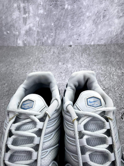 Nike Air Max Plus Pure Platinum University Blue — buty sportowe męskie w bardzo dobrym stanie rozmiar 42.5, zapiętki butów