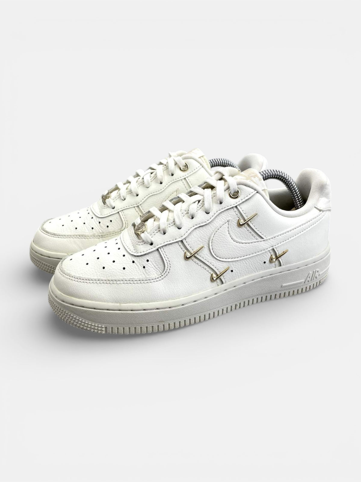 Nike Air Force 1 Low — buty sportowe damskie w bardzo dobrym stanie rozmiar 38, widok z boku