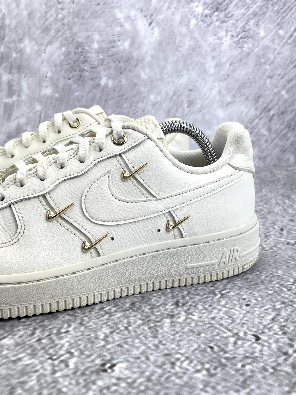 Nike Air Force 1 Low — buty sportowe damskie w bardzo dobrym stanie rozmiar 38, opcjonalne zdjęcie 1