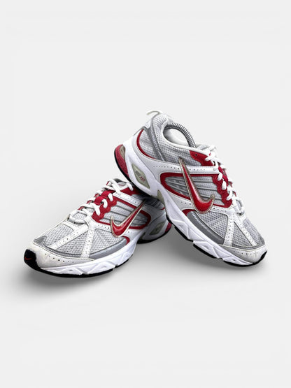 Nike V5 RNR — buty sportowe damskie w bardzo dobrym stanie rozmiar 38, boczny profil