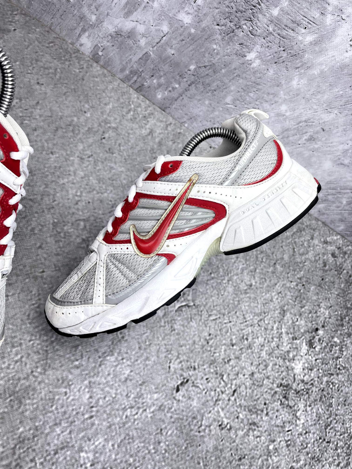 Nike V5 RNR — buty sportowe damskie w bardzo dobrym stanie rozmiar 38, wewnętrzny panel prawego buta