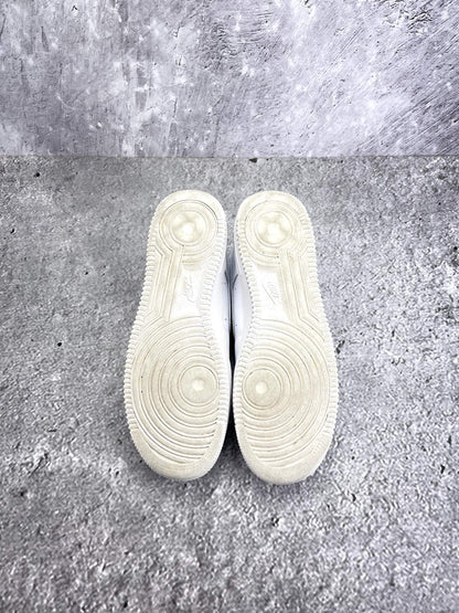 Nike Air Force 1 Low Triple White — buty sportowe męskie w bardzo dobrym stanie rozmiar 41, podeszwa