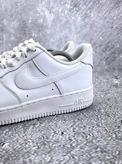 Nike Air Force 1 Low Triple White — buty sportowe męskie w bardzo dobrym stanie rozmiar 41, opcjonalne zdjęcie 1