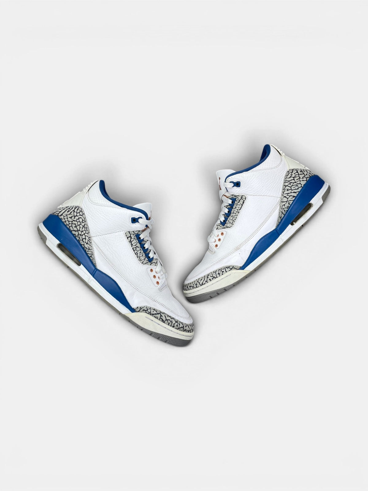 Nike Air Jordan 3 Wizards — buty sportowe męskie w bardzo dobrym stanie rozmiar 46, widok z góry na zewnętrzną stronę butów