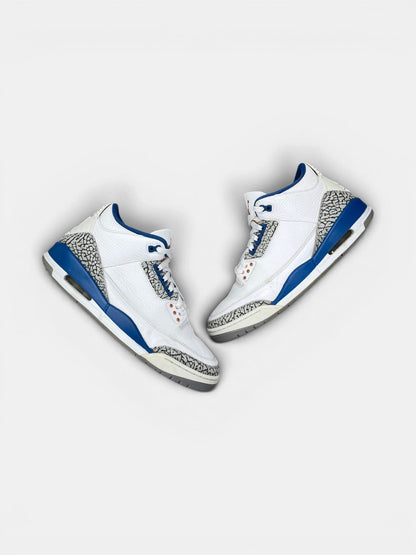 Nike Air Jordan 3 Wizards — buty sportowe męskie w bardzo dobrym stanie rozmiar 46, widok z góry na zewnętrzną stronę butów