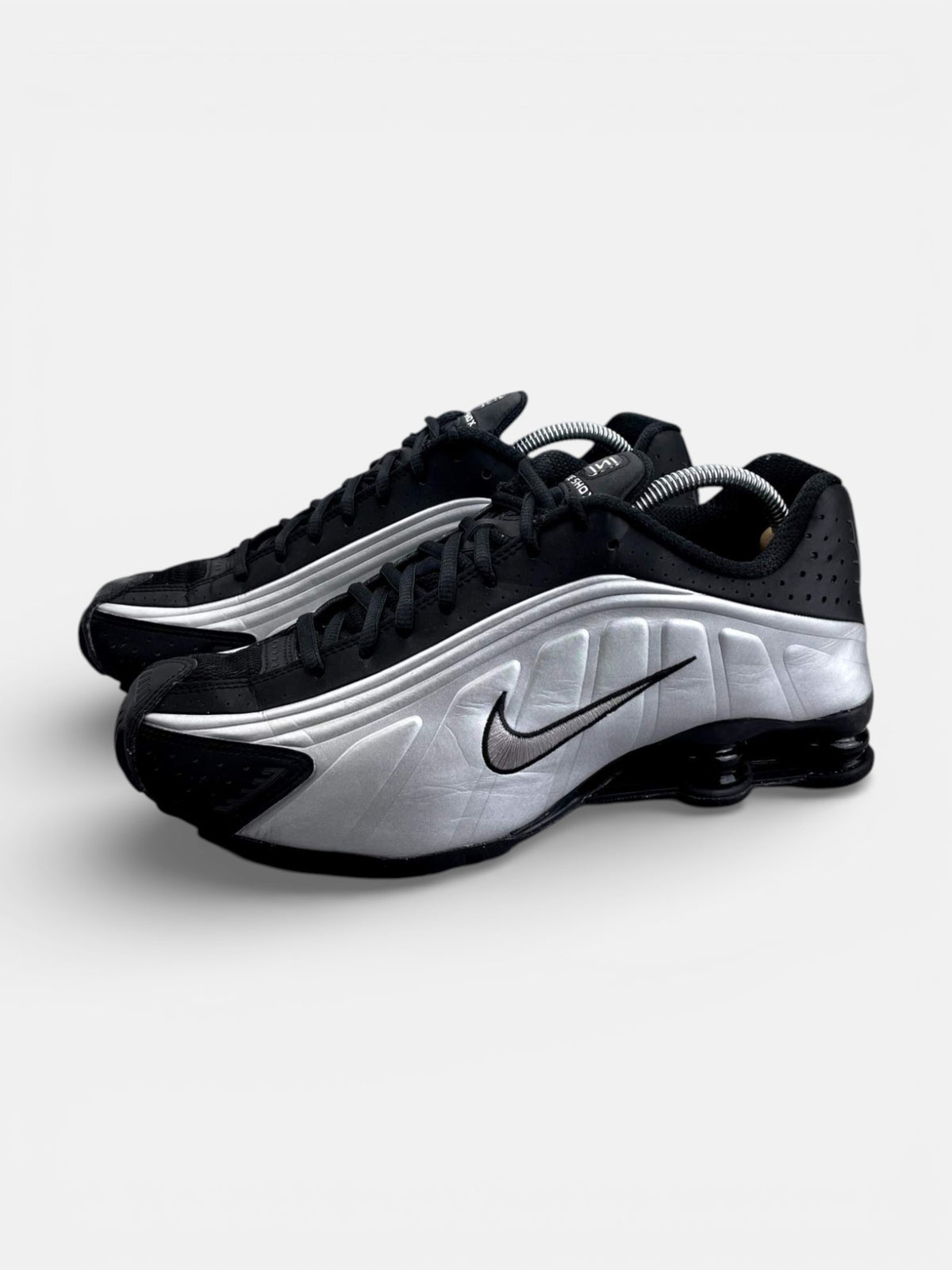 Nike Shox R4 Black Silver — buty sportowe męskie w bardzo dobrym stanie rozmiar 43, widok z boku