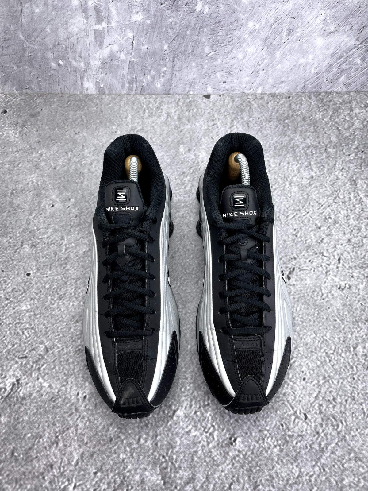 Nike Shox R4 Black Silver — buty sportowe męskie w bardzo dobrym stanie rozmiar 43, widok z góry