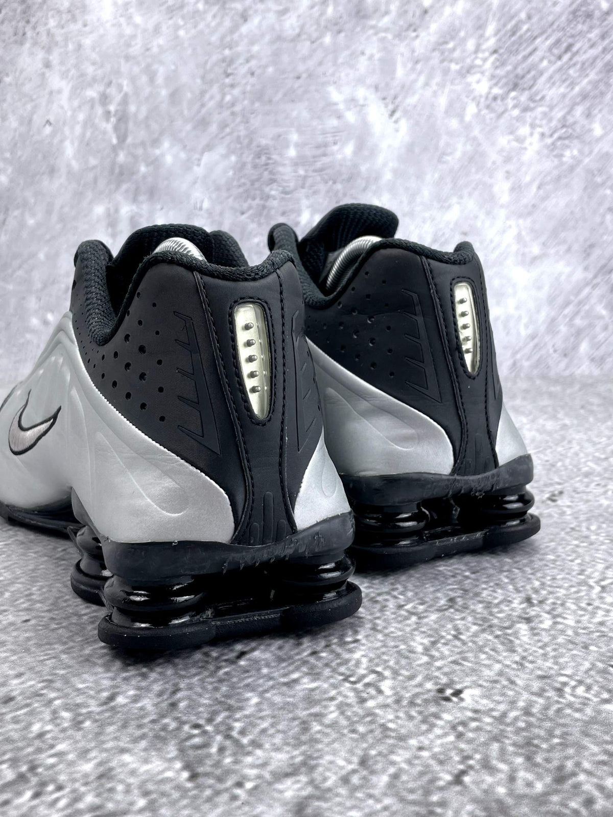 Nike Shox R4 Black Silver — buty sportowe męskie w bardzo dobrym stanie rozmiar 43, widok z tyłu