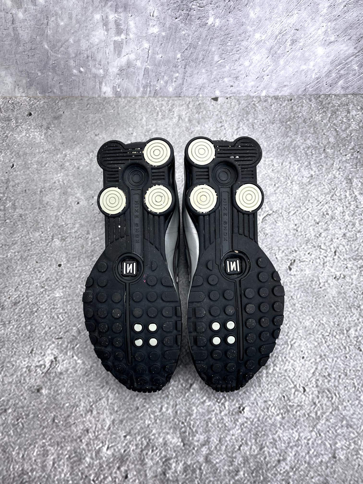 Nike Shox R4 Black Silver — buty sportowe męskie w bardzo dobrym stanie rozmiar 43, podeszwa