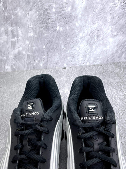 Nike Shox R4 Black Silver — buty sportowe męskie w bardzo dobrym stanie rozmiar 43, zapiętki butów