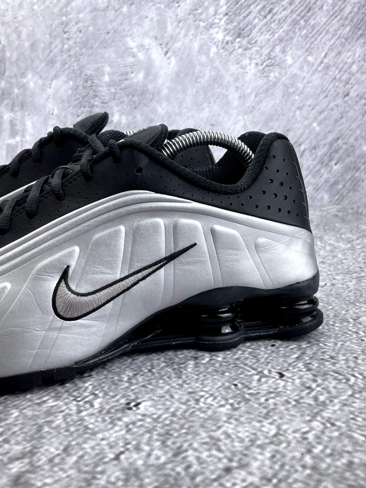 Nike Shox R4 Black Silver — buty sportowe męskie w bardzo dobrym stanie rozmiar 43, opcjonalne zdjęcie 1