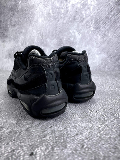 Nike Air Max 95 Essential Triple Black — buty sportowe męskie w bardzo dobrym stanie rozmiar 43, widok z tyłu
