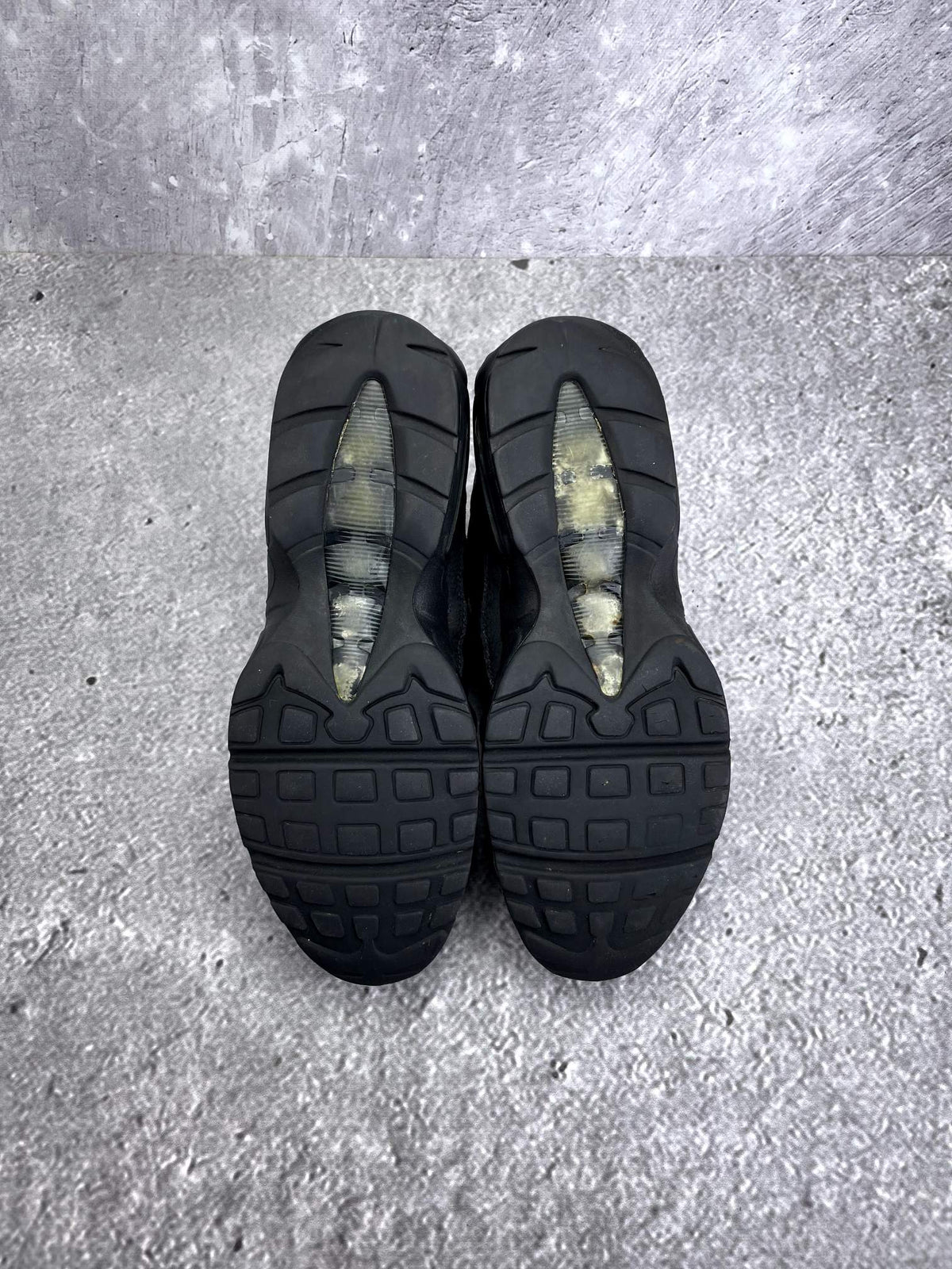 Nike Air Max 95 Essential Triple Black — buty sportowe męskie w bardzo dobrym stanie rozmiar 43, podeszwa