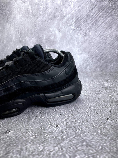 Nike Air Max 95 Essential Triple Black — buty sportowe męskie w bardzo dobrym stanie rozmiar 43, opcjonalne zdjęcie 1
