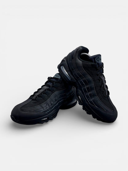 Nike Air Max 95 OG Black — buty sportowe męskie w bardzo dobrym stanie rozmiar 43, boczny profil