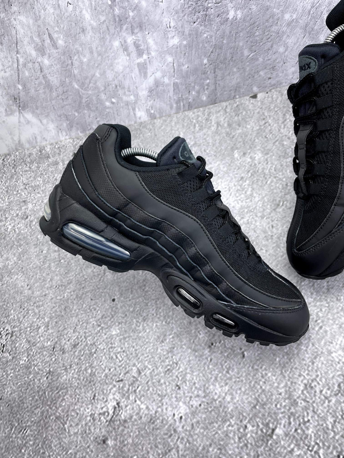 Nike Air Max 95 OG Black — buty sportowe męskie w bardzo dobrym stanie rozmiar 43, wewnętrzny panel lewego buta