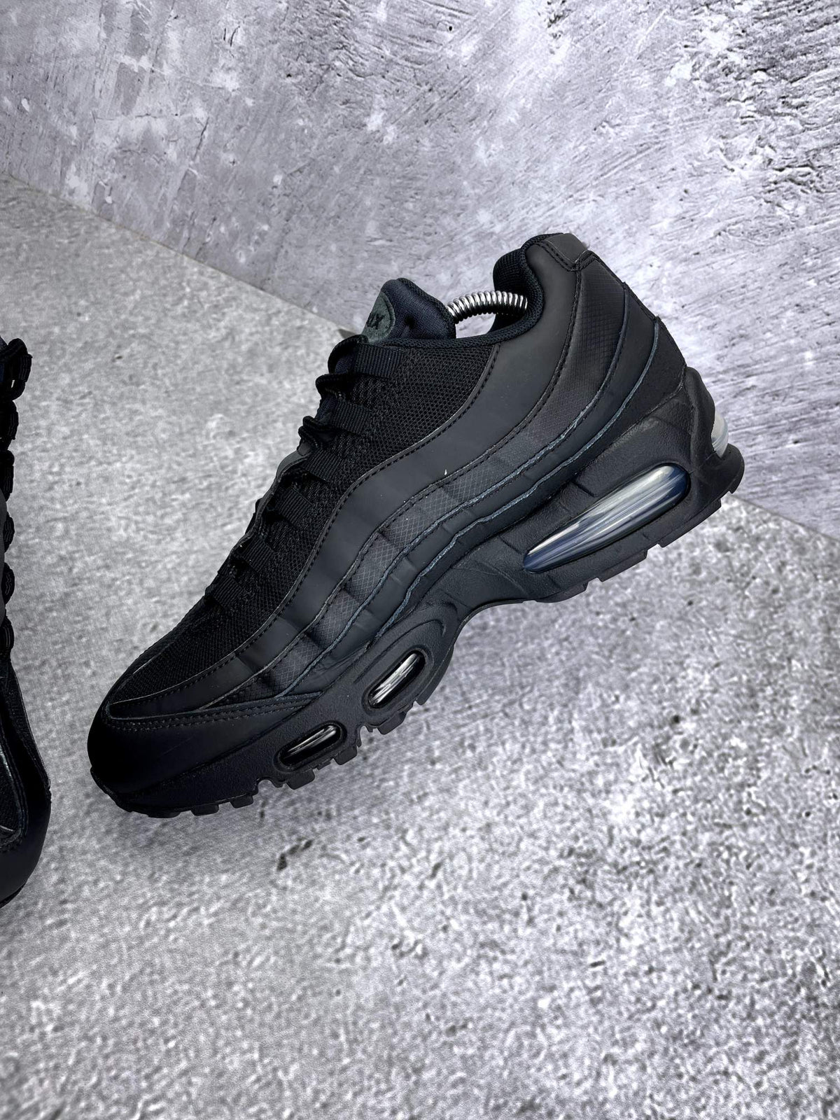 Nike Air Max 95 OG Black — buty sportowe męskie w bardzo dobrym stanie rozmiar 43, wewnętrzny panel prawego buta