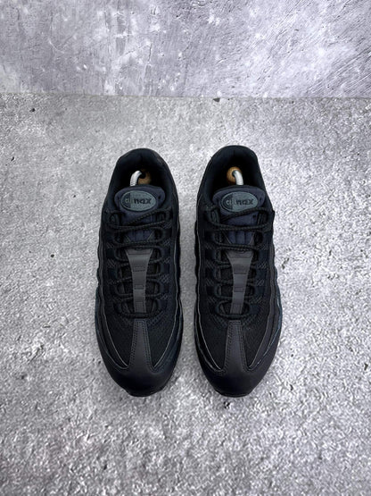 Nike Air Max 95 OG Black — buty sportowe męskie w bardzo dobrym stanie rozmiar 43, widok z góry