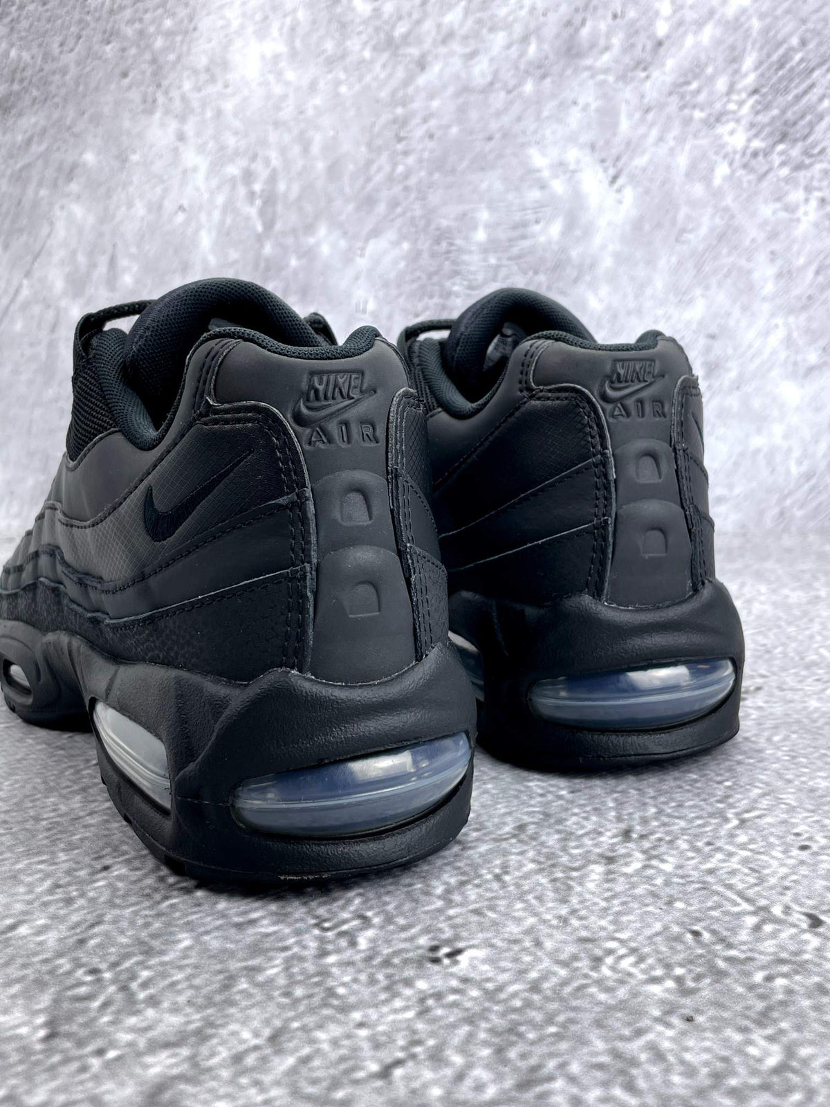 Nike Air Max 95 OG Black — buty sportowe męskie w bardzo dobrym stanie rozmiar 43, widok z tyłu