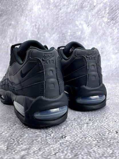 Nike Air Max 95 OG Black — buty sportowe męskie w bardzo dobrym stanie rozmiar 43, widok z tyłu