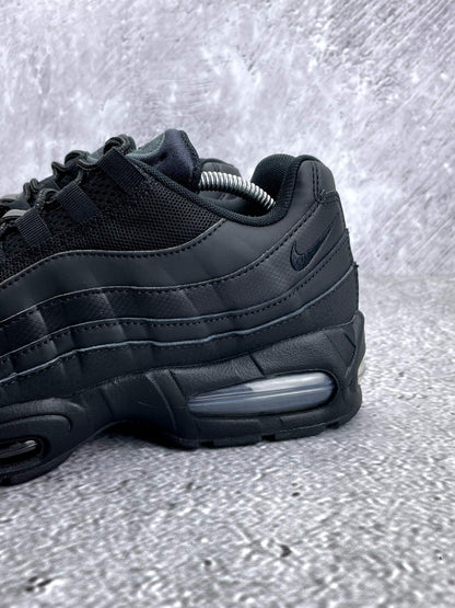 Nike Air Max 95 OG Black — buty sportowe męskie w bardzo dobrym stanie rozmiar 43, opcjonalne zdjęcie 1