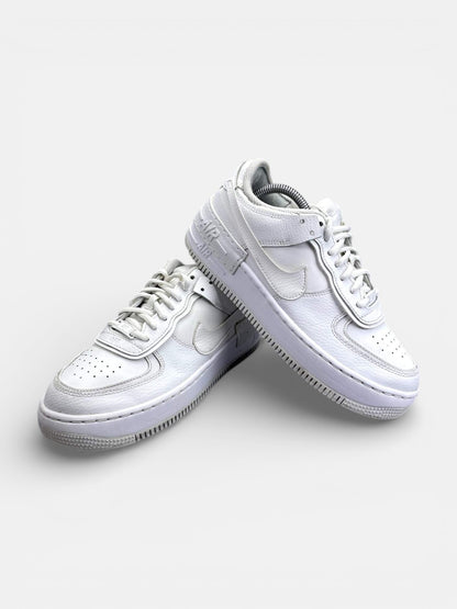 Nike Air Force 1 Shadow Triple White — buty sportowe damskie w bardzo dobrym stanie rozmiar 38.5, boczny profil