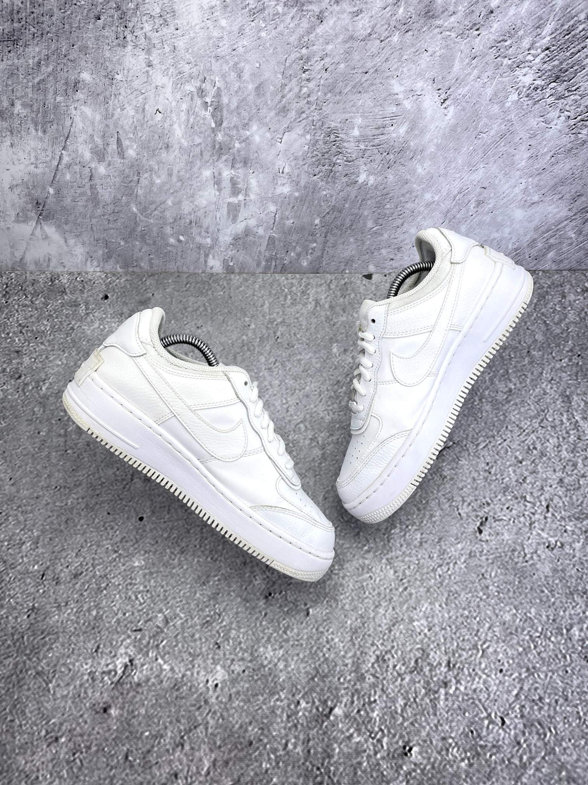 Nike Air Force 1 Shadow Triple White — buty sportowe damskie w bardzo dobrym stanie rozmiar 38.5, widok z góry na wewnętrzną stronę butów