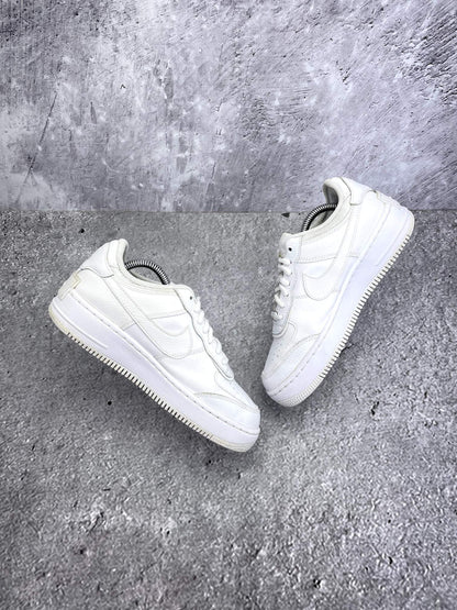 Nike Air Force 1 Shadow Triple White — buty sportowe damskie w bardzo dobrym stanie rozmiar 38.5, widok z góry na wewnętrzną stronę butów