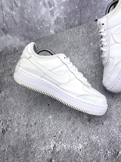 Nike Air Force 1 Shadow Triple White — buty sportowe damskie w bardzo dobrym stanie rozmiar 38.5, wewnętrzny panel lewego buta