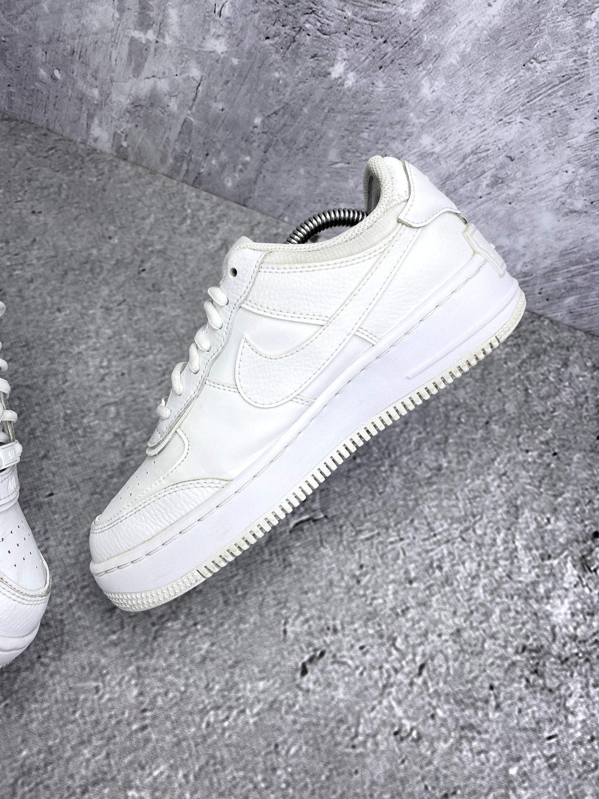Nike Air Force 1 Shadow Triple White — buty sportowe damskie w bardzo dobrym stanie rozmiar 38.5, wewnętrzny panel prawego buta