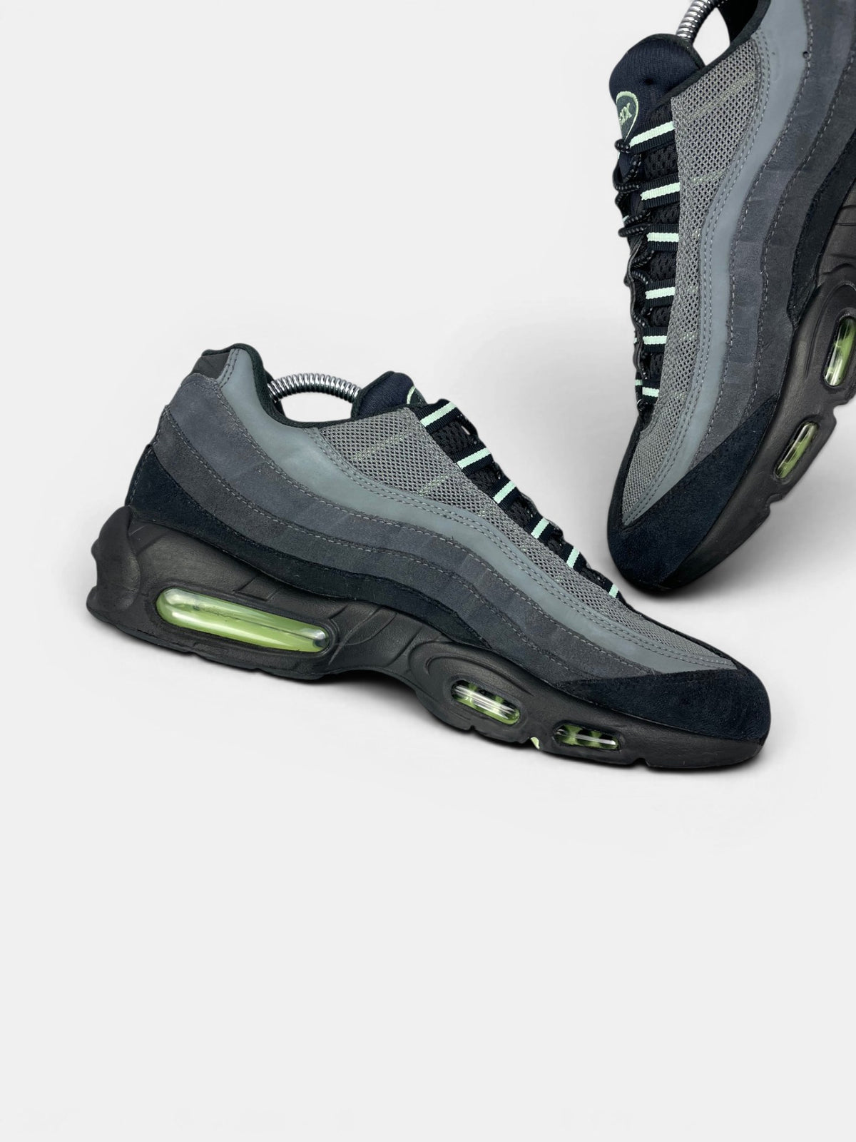 Nike Air Max 95 Vapor Green — buty sportowe męskie w bardzo dobrym stanie rozmiar 44, wewnętrzny panel lewego buta