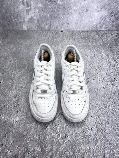 Nike Air Force 1 Low Triple White — buty sportowe damskie w bardzo dobrym stanie rozmiar 38, widok z góry