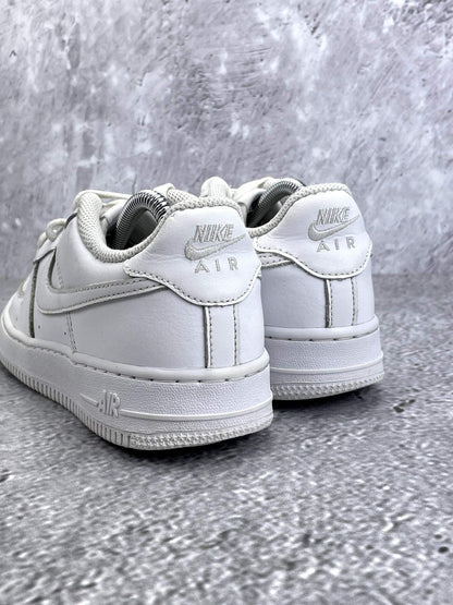Nike Air Force 1 Low Triple White — buty sportowe damskie w bardzo dobrym stanie rozmiar 38, widok z tyłu