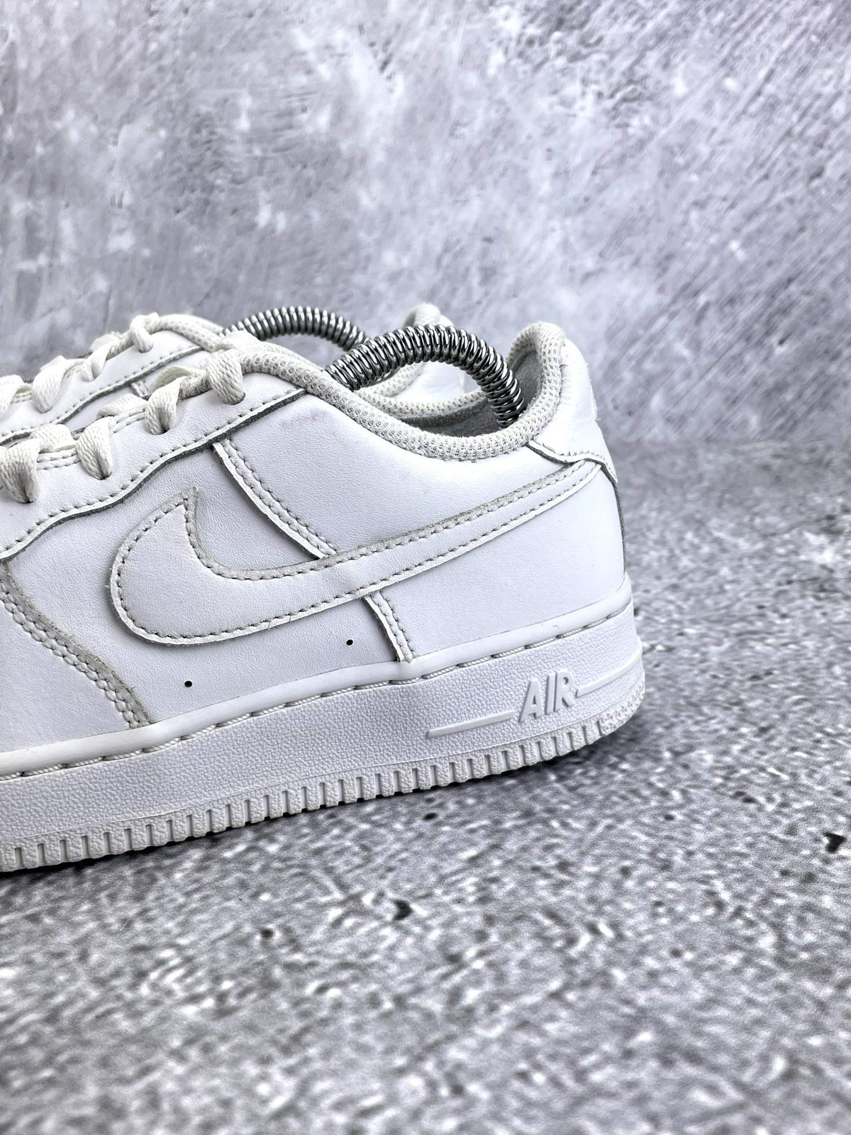 Nike Air Force 1 Low Triple White — buty sportowe damskie w bardzo dobrym stanie rozmiar 38, opcjonalne zdjęcie 1
