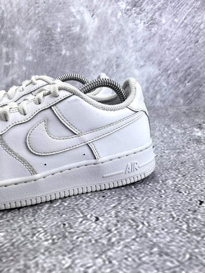 Nike Air Force 1 Low Triple White — buty sportowe damskie w bardzo dobrym stanie rozmiar 38, opcjonalne zdjęcie 1