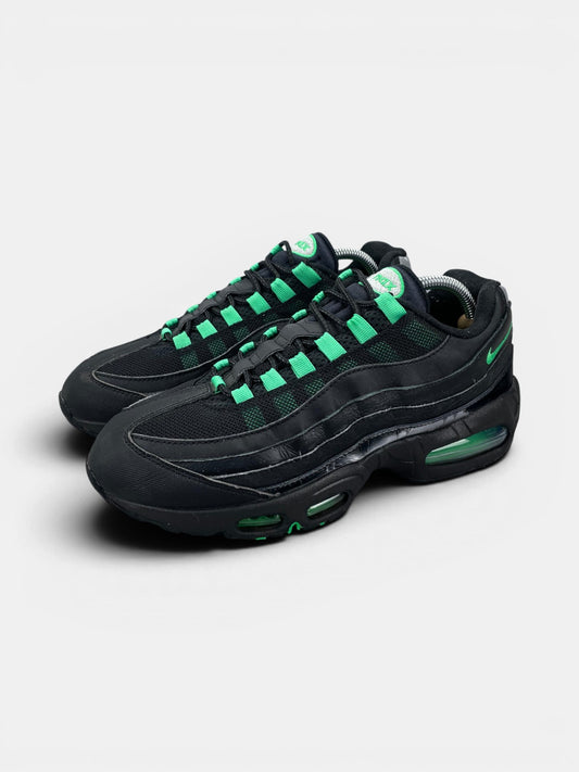 Nike Air Max 95 Green Shock — buty sportowe męskie w bardzo dobrym stanie rozmiar 42, widok z boku