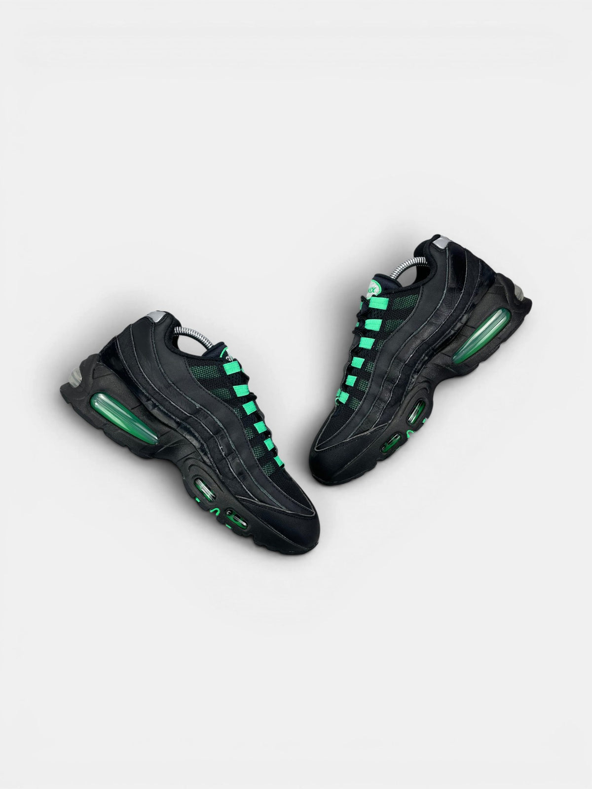 Nike Air Max 95 Green Shock — buty sportowe męskie w bardzo dobrym stanie rozmiar 42, zewnętrzny panel prawego buta
