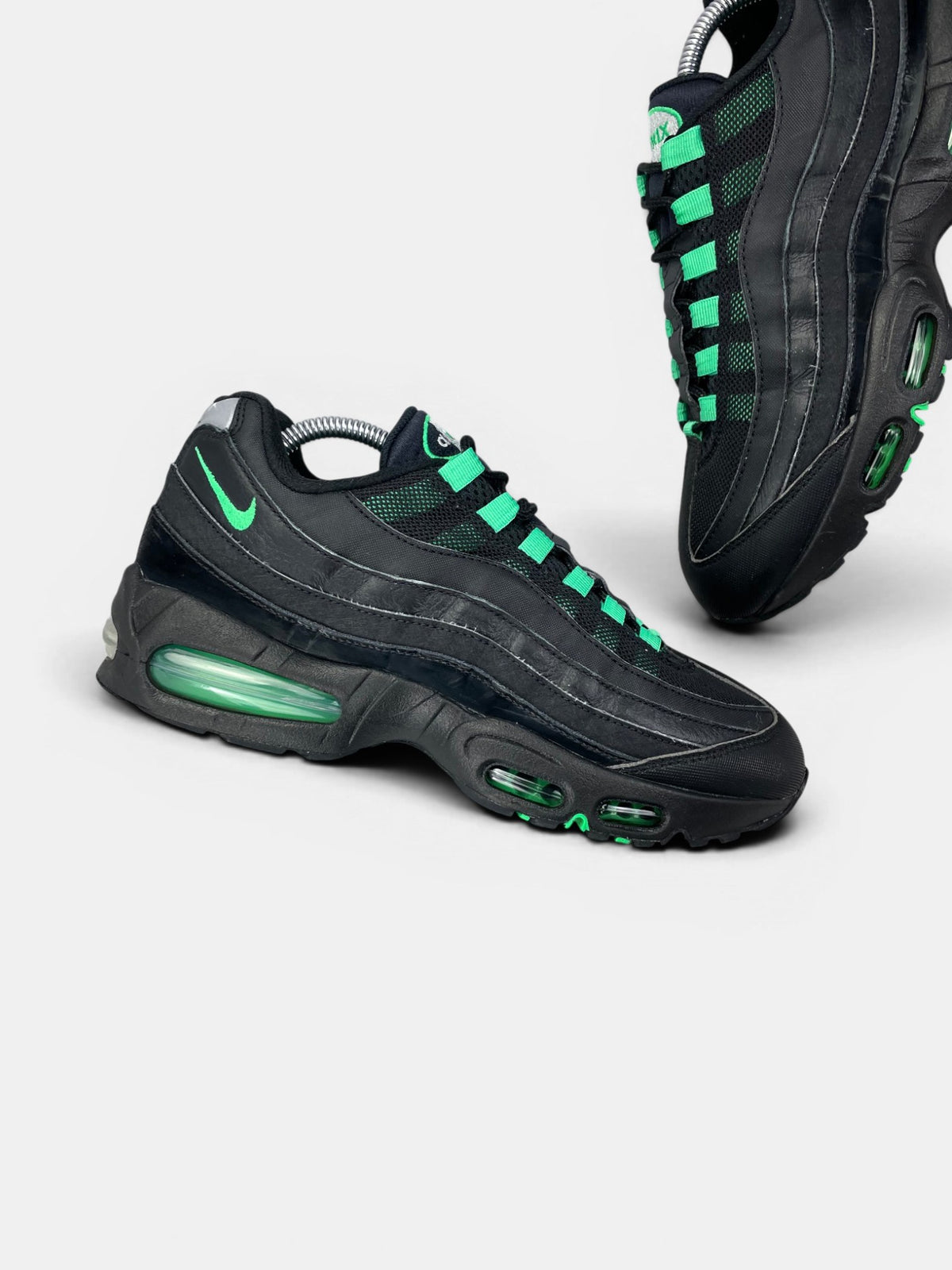 Nike Air Max 95 Green Shock — buty sportowe męskie w bardzo dobrym stanie rozmiar 42, zewnętrzny panel lewego buta