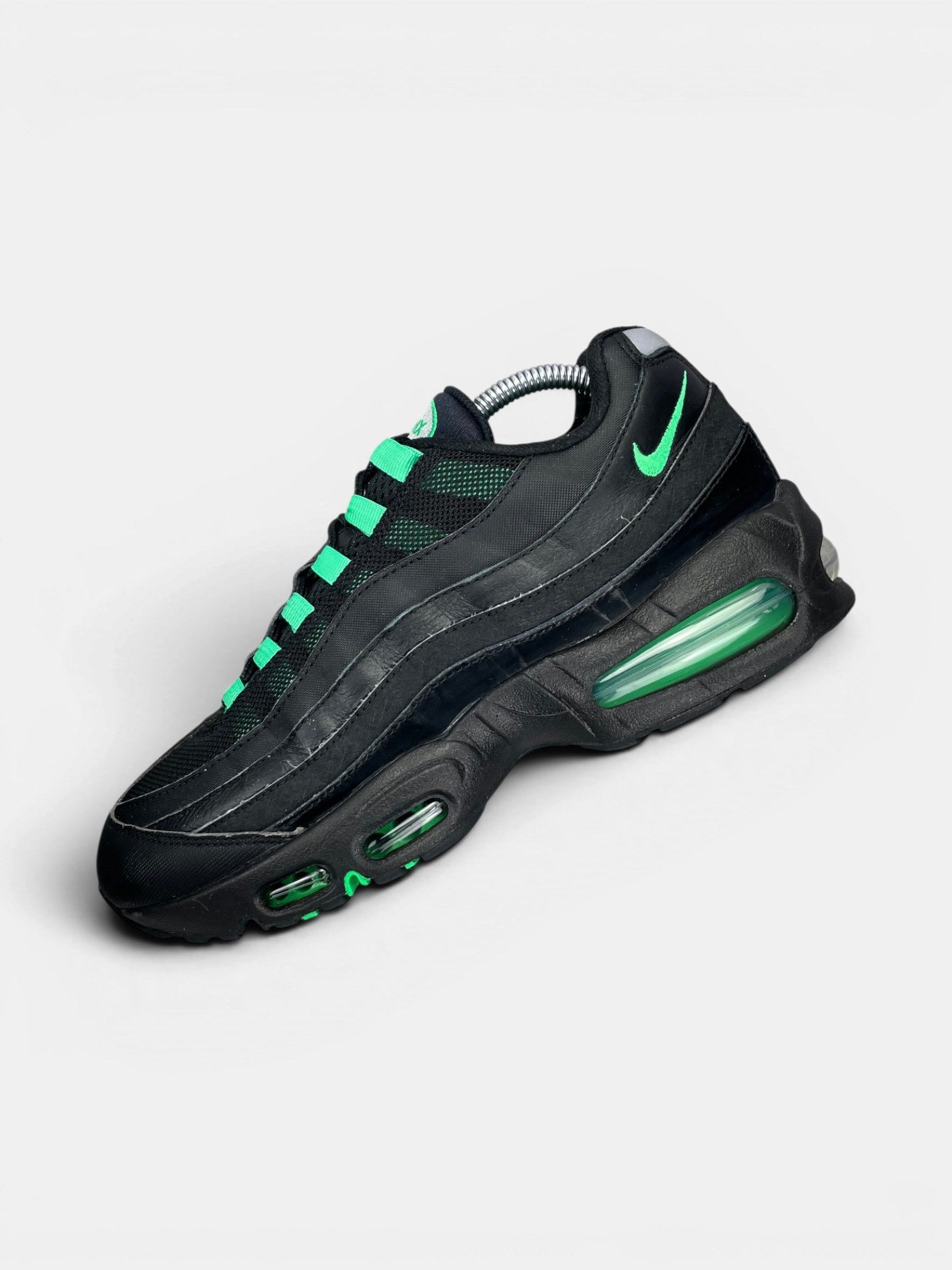 Nike Air Max 95 Green Shock — buty sportowe męskie w bardzo dobrym stanie rozmiar 42, widok z góry na wewnętrzną stronę butów