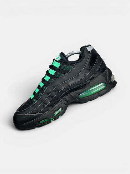 Nike Air Max 95 Green Shock — buty sportowe męskie w bardzo dobrym stanie rozmiar 42, wewnętrzny panel prawego buta