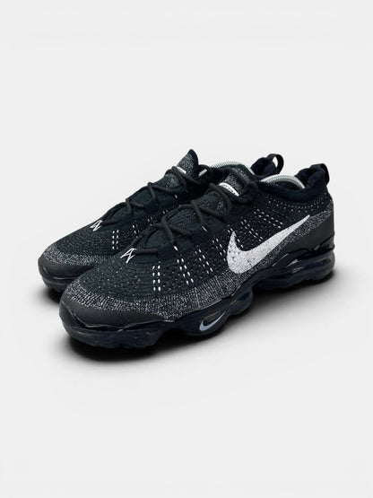 Nike Air VaporMax 2023 Flyknit Oreo — buty sportowe męskie w bardzo dobrym stanie rozmiar 44, widok z boku